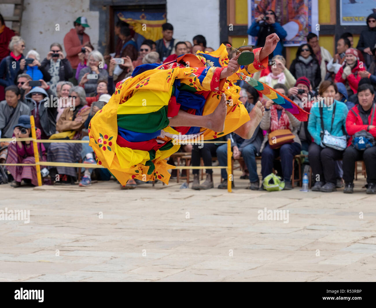 Ballerine alla gru Black-Necked Festival in Gangtey, Bhutan Foto Stock