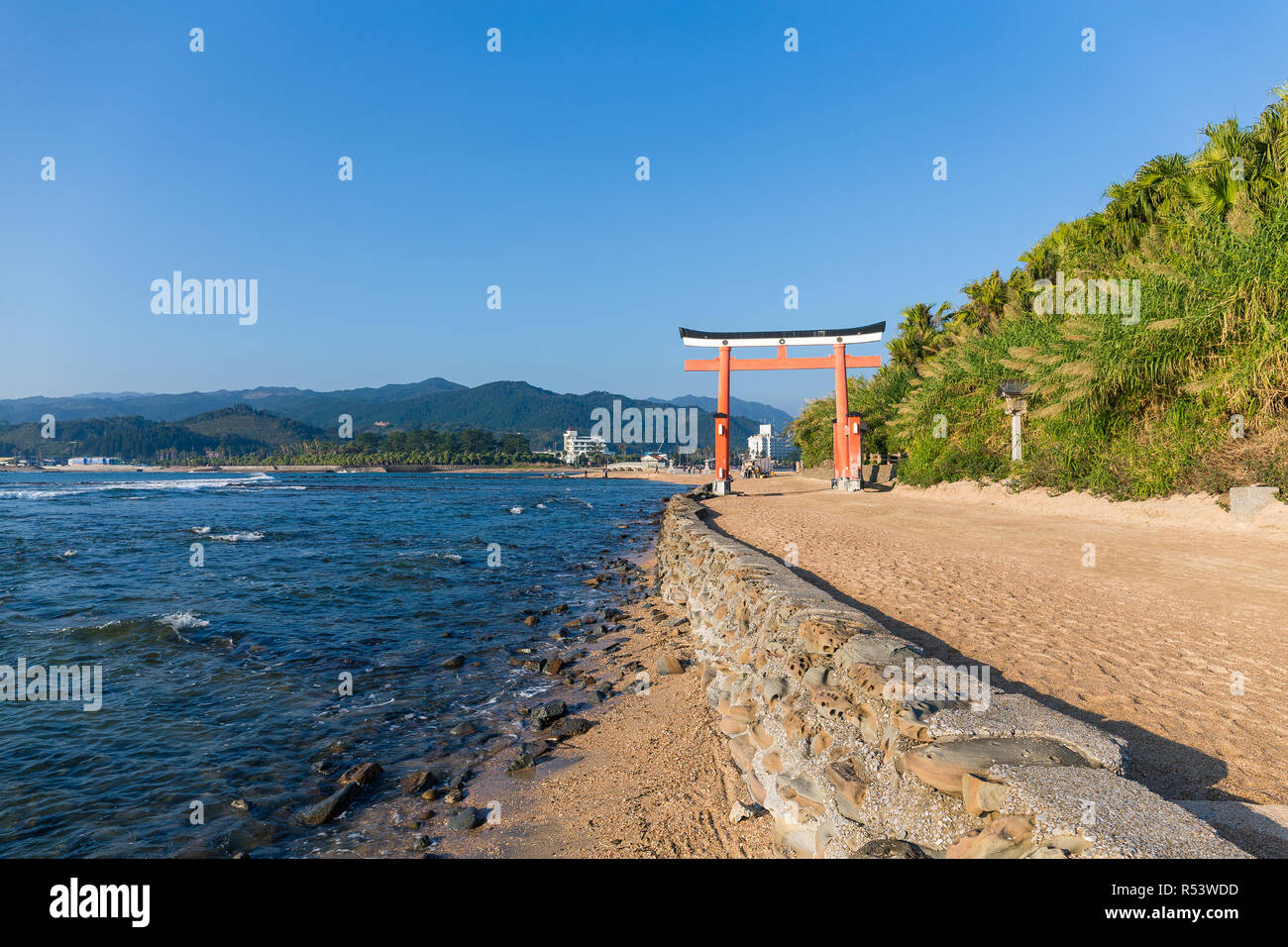 Red torii di Sacrario Aoshima Foto Stock