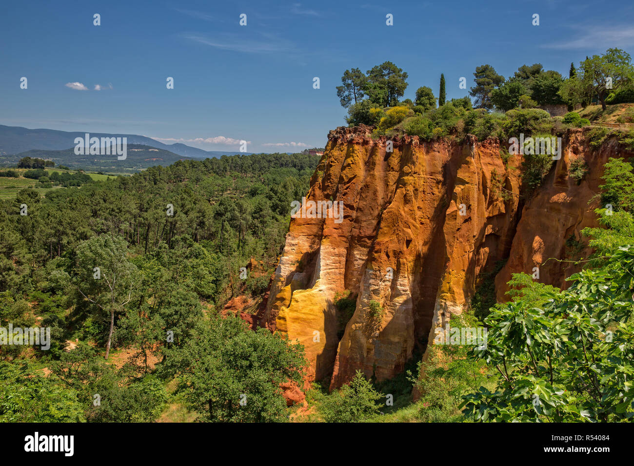 Il giallo ocra di Roussillon. Rocce color ocra in Roussillon Provence, Luberon, Vaucluse Francia Foto Stock