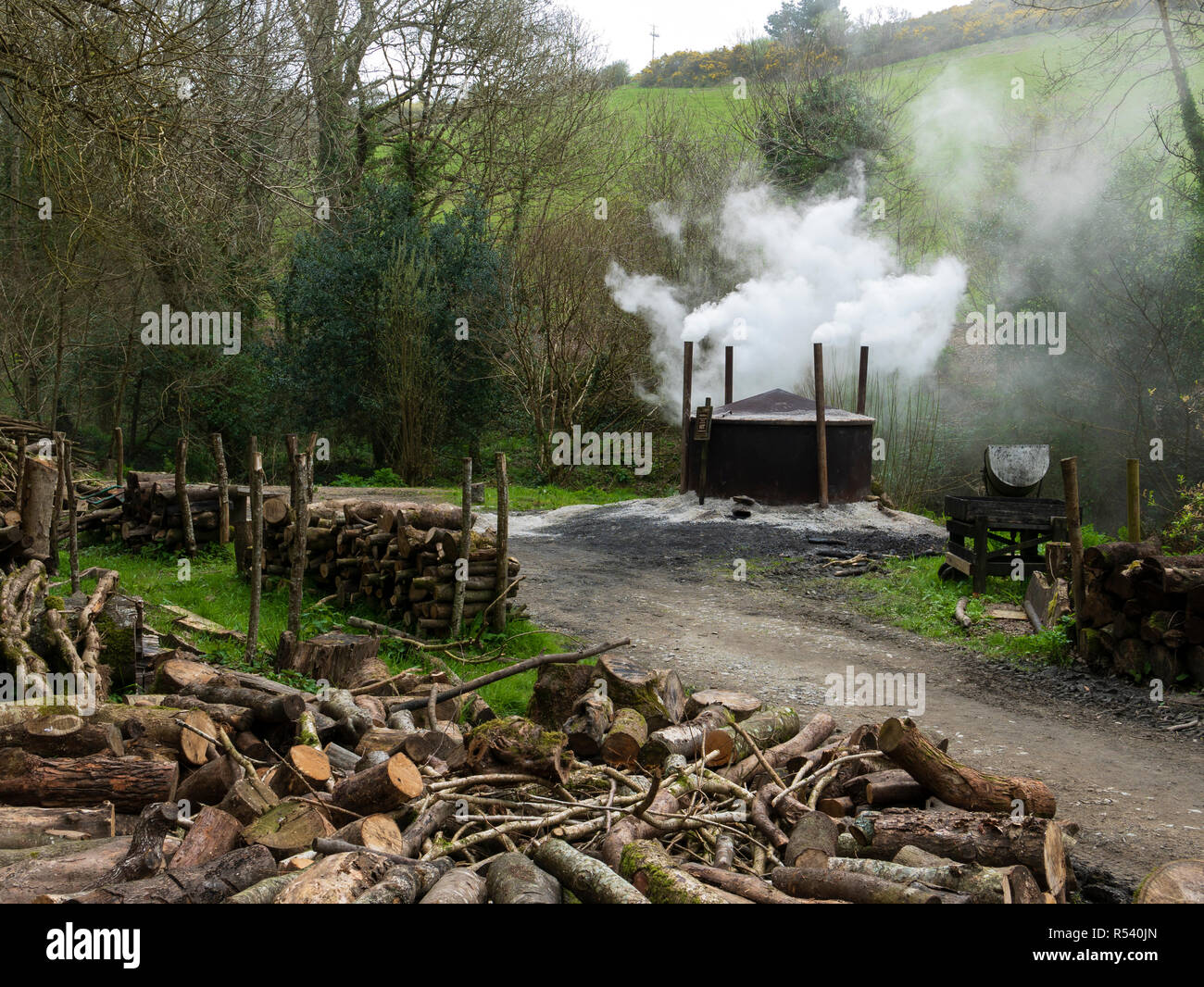 Il carbone forno, il Lost Gardens of Heligan, St Austell, Cornwall, Inghilterra, Regno Unito. Foto Stock