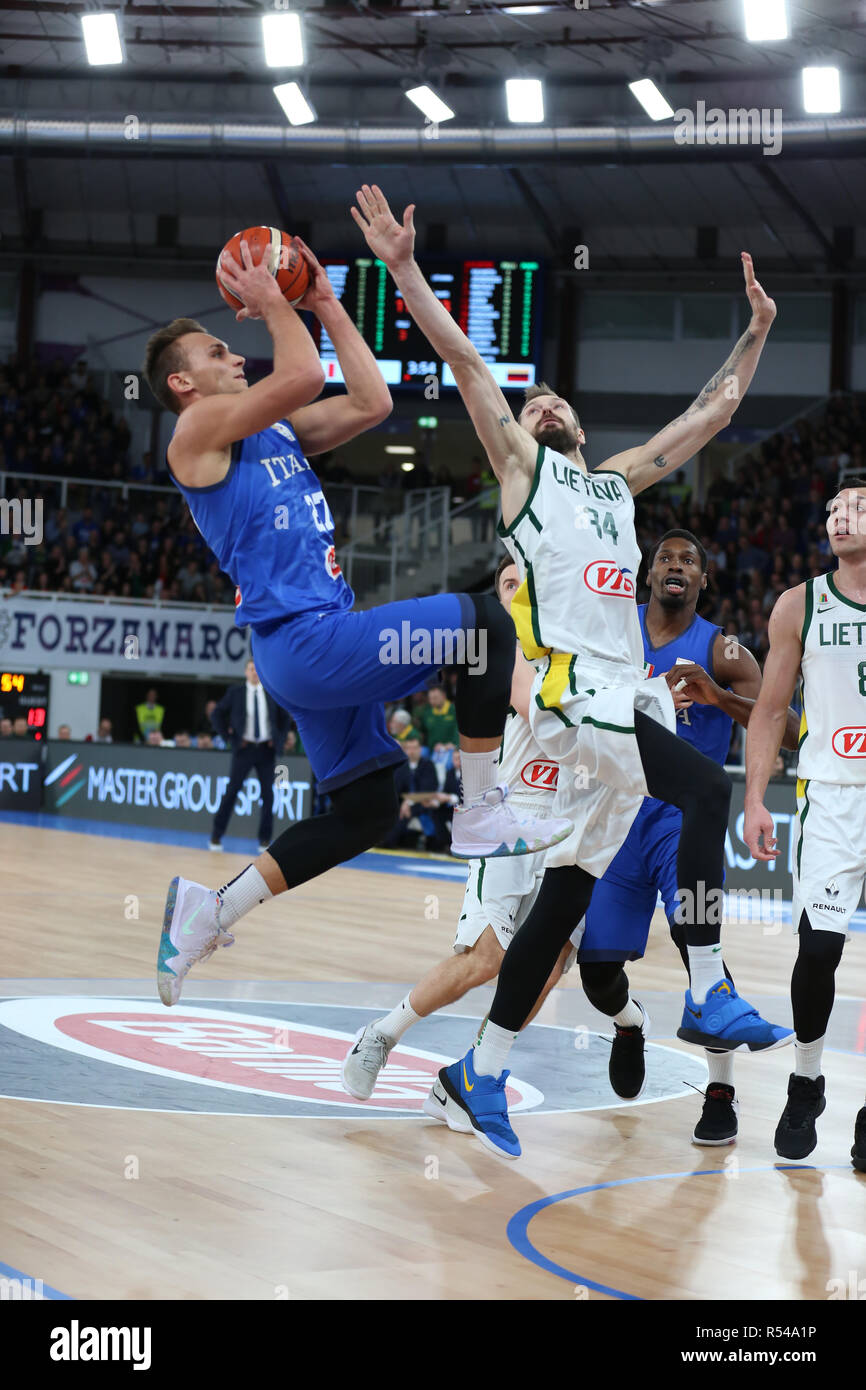 Brescia, Italia. 29 Nov, 2018. Pallacanestro FIBA World Cup Qualificazioni: Italia v Lituania, Brescia, Italia. Stefano Tonut per Italia Credito: Mickael Chavet/Alamy Live News Foto Stock