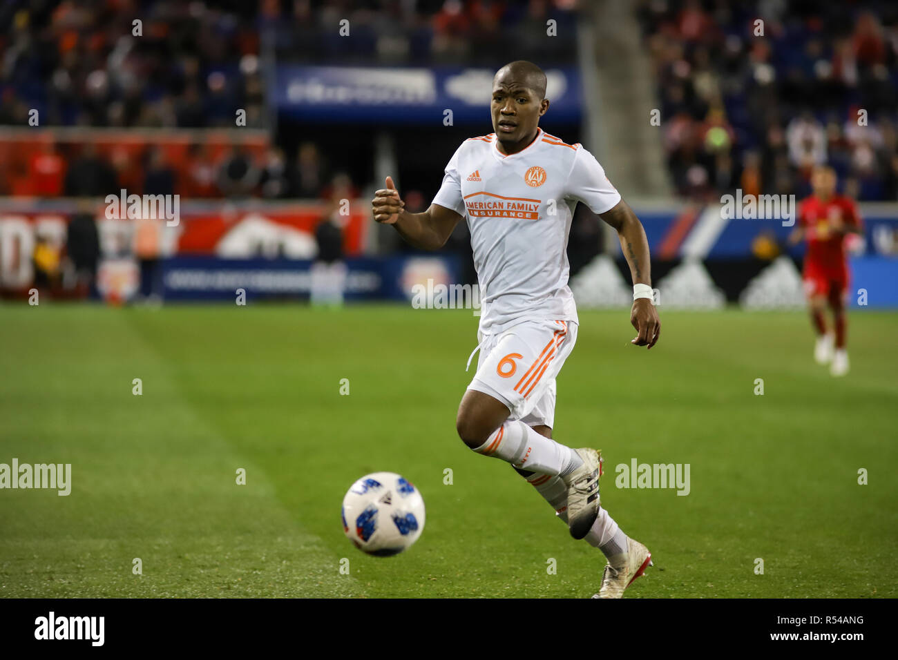 Harrison, NJ, Stati Uniti d'America. 29 Nov 2018. Darlington Nagbe (6) dribbling con spazio nella prima metà. Credito: Ben Nichols/Alamy Live News Foto Stock