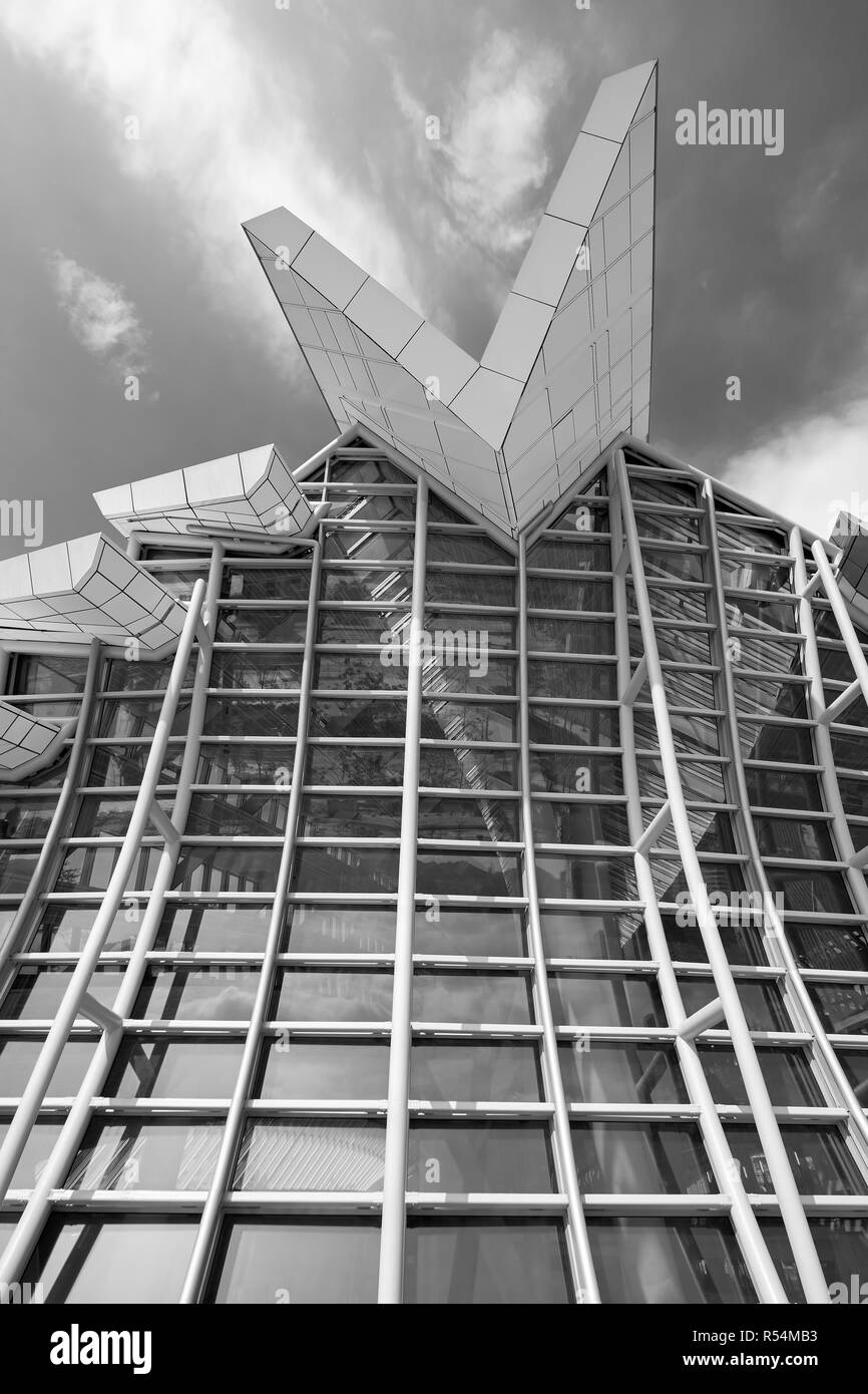 West Kowloon, Hong Kong - 19 Novembre 2018: entrata principale del West Kowloon High Speed Rail Station in Hong Kong azionato da MTR. Foto Stock