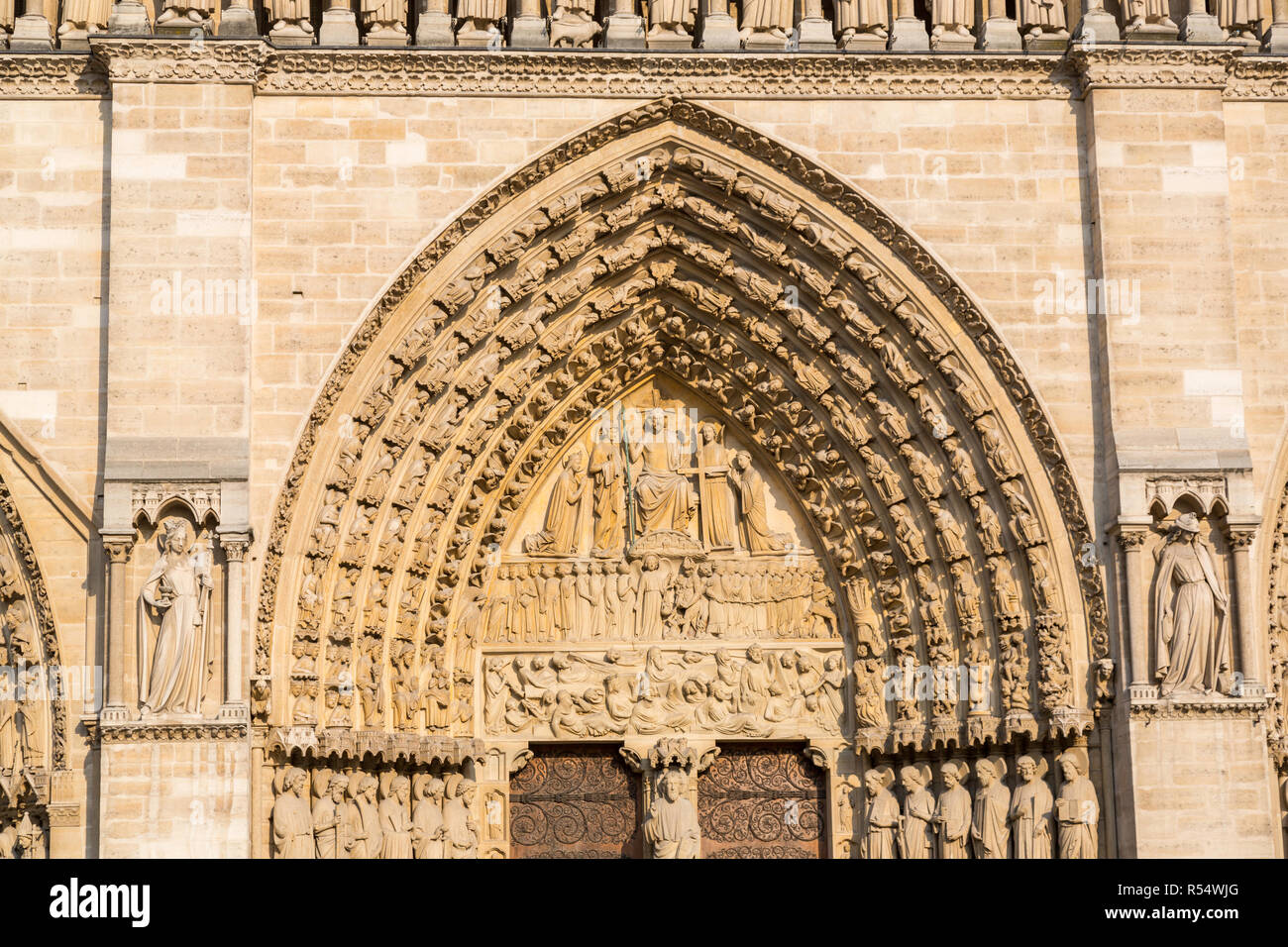 Parigi, Francia. La cattedrale di Notre Dame, portale dell'ultima sentenza (portale centrale). Foto Stock