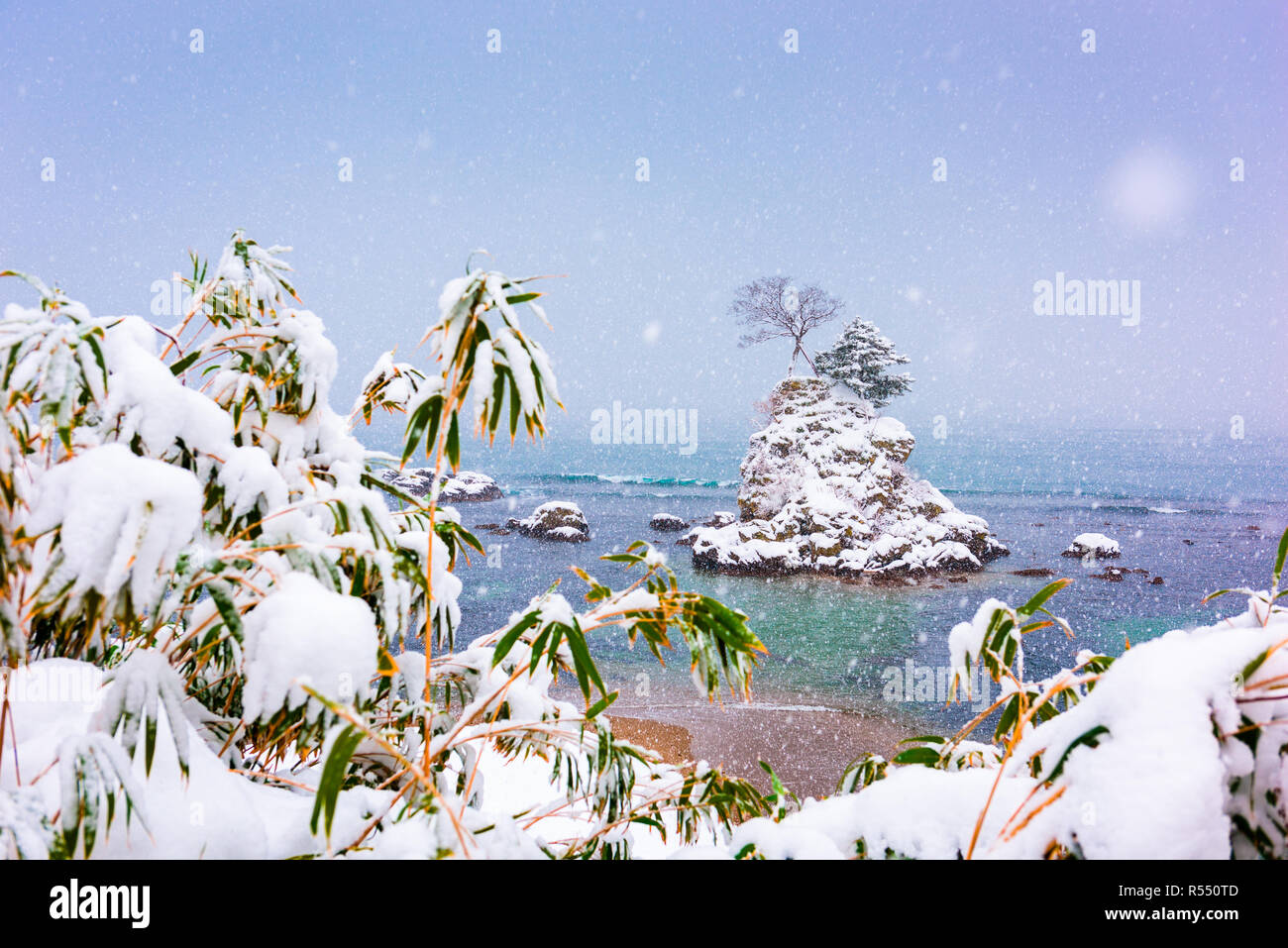 Il Amaharashi Costa, Toyama, Giappone durante la stagione invernale. Foto Stock