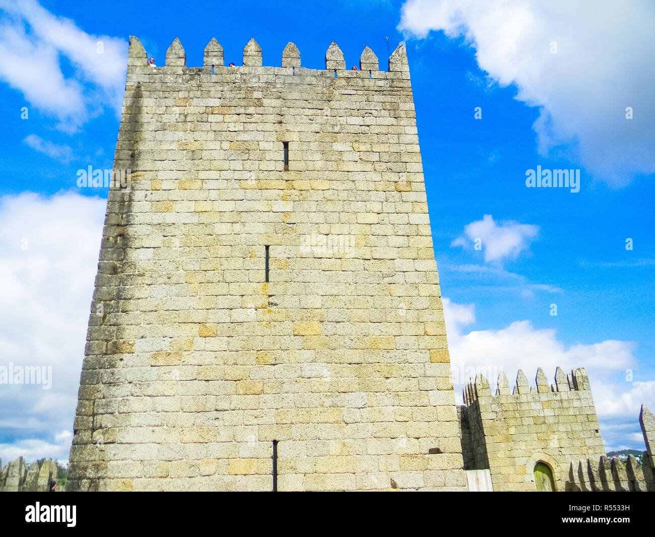 Il castello medievale di Guimaraes, Portogallo Foto Stock