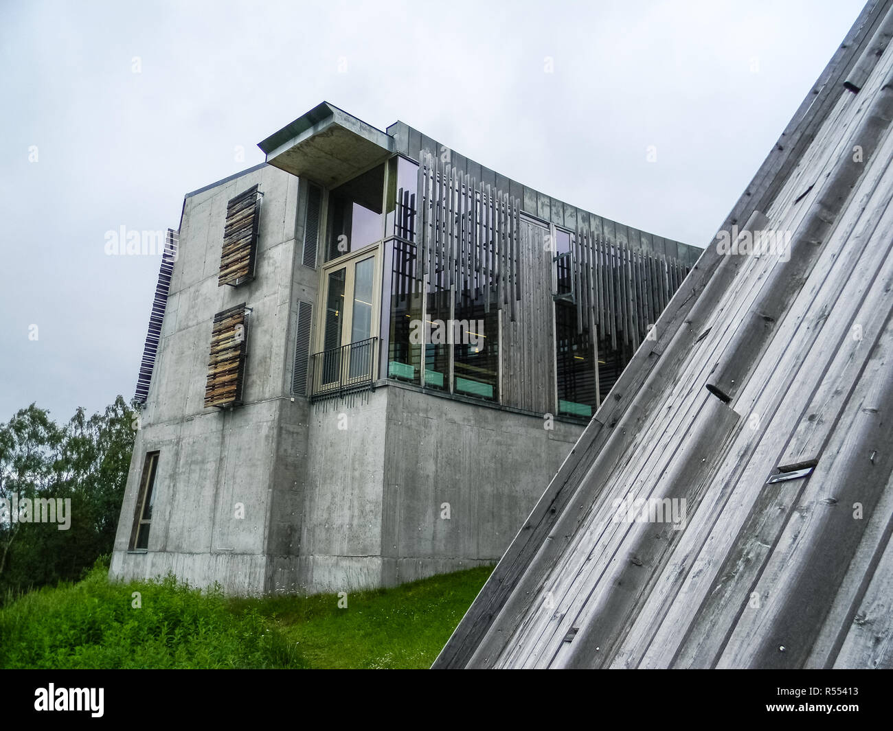 KARSJOK, Norvegia, 8 aprile 2016: Il legno Parlamento sami della Lapponia Foto Stock