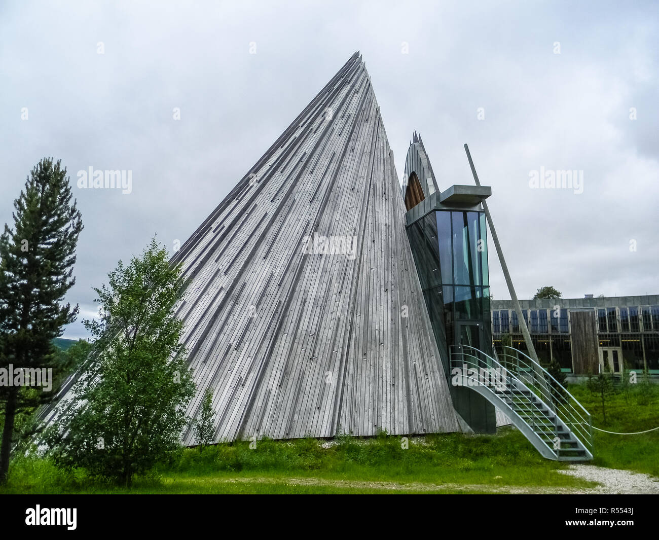 KARSJOK, Norvegia, 8 aprile 2016: Il legno Parlamento sami della Lapponia Foto Stock