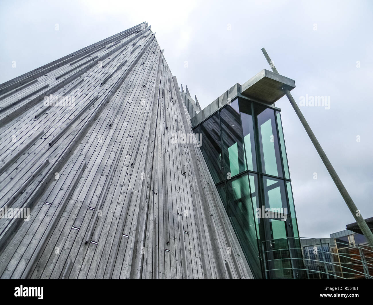 KARSJOK, Norvegia, 8 aprile 2016: Il legno Parlamento sami della Lapponia Foto Stock