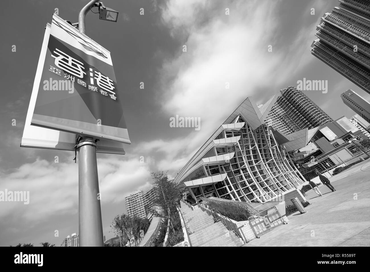 West Kowloon, Hong Kong - 19 Novembre 2018: entrata principale del West Kowloon High Speed Rail Station in Hong Kong azionato da MTR. Foto Stock