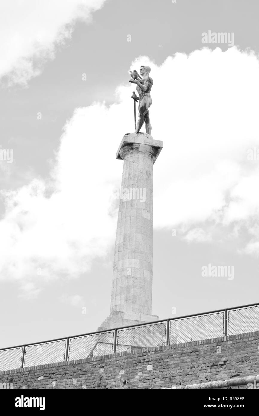 Monumento vincitore , il vincitore è il nome del monumento trionfale che fu eretto nel 1928 su la città alta della Fortezza di Belgrado. Foto Stock