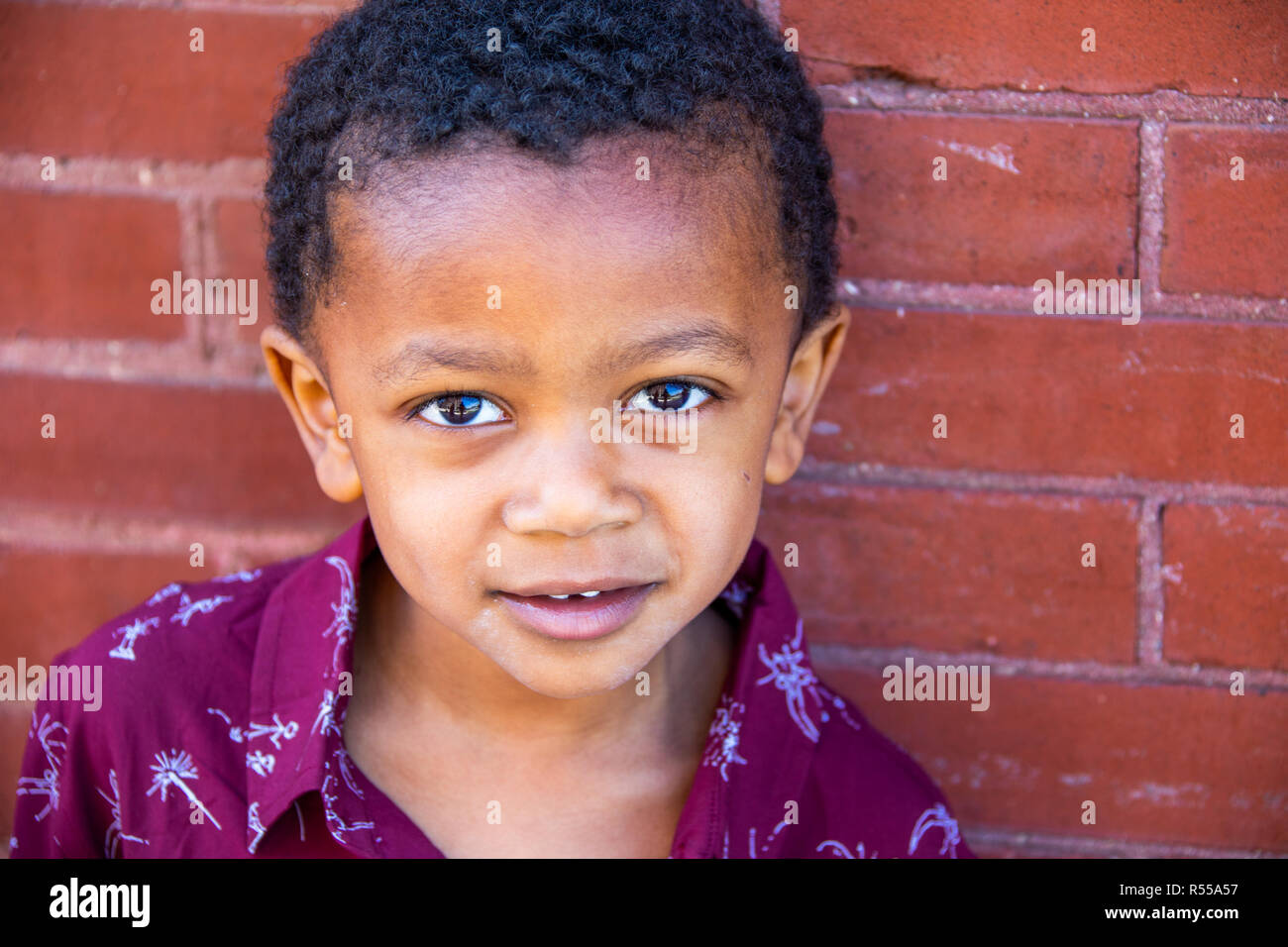 Giovani African American Boy a Milwaukee, WI, Stati Uniti d'America Foto Stock