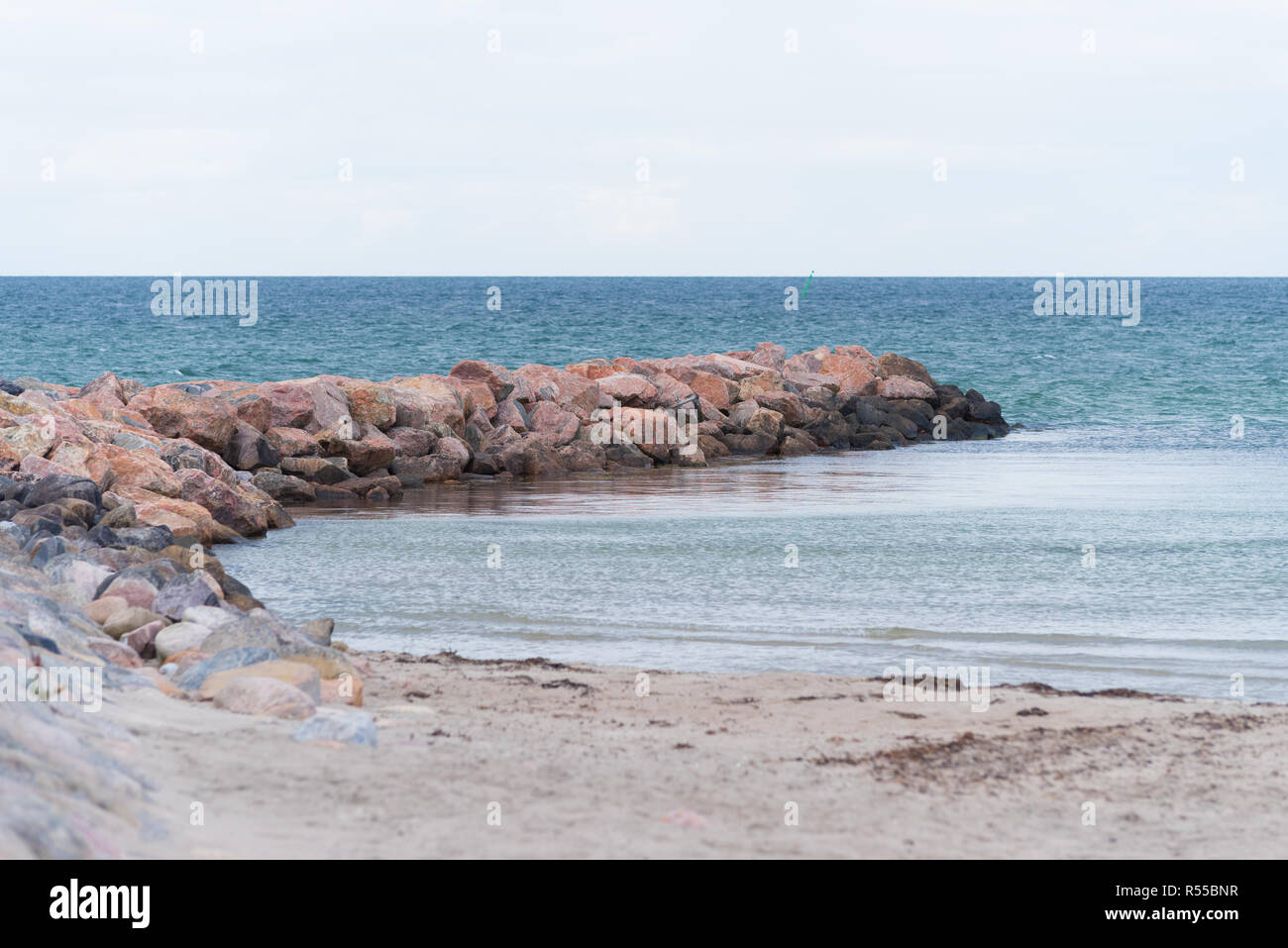 Pietra di barriera del mare Foto Stock