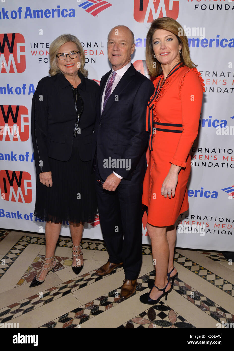 Cynthia McFadden, Phil Griffin e Norah O'Donnell frequentare il 2018 internazionale della donna Media Foundation il coraggio di giornalismo i premi a Cipriani 4 Foto Stock