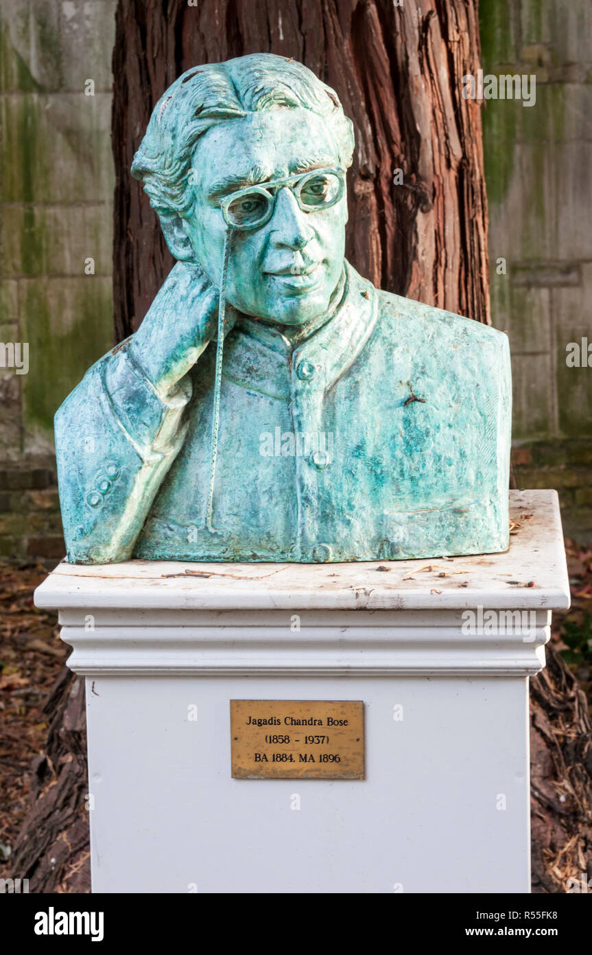 Busto di Sir Jagadis Chandra Bose a Cristo's College di Cambridge. Da Biman Bihari Das. Foto Stock