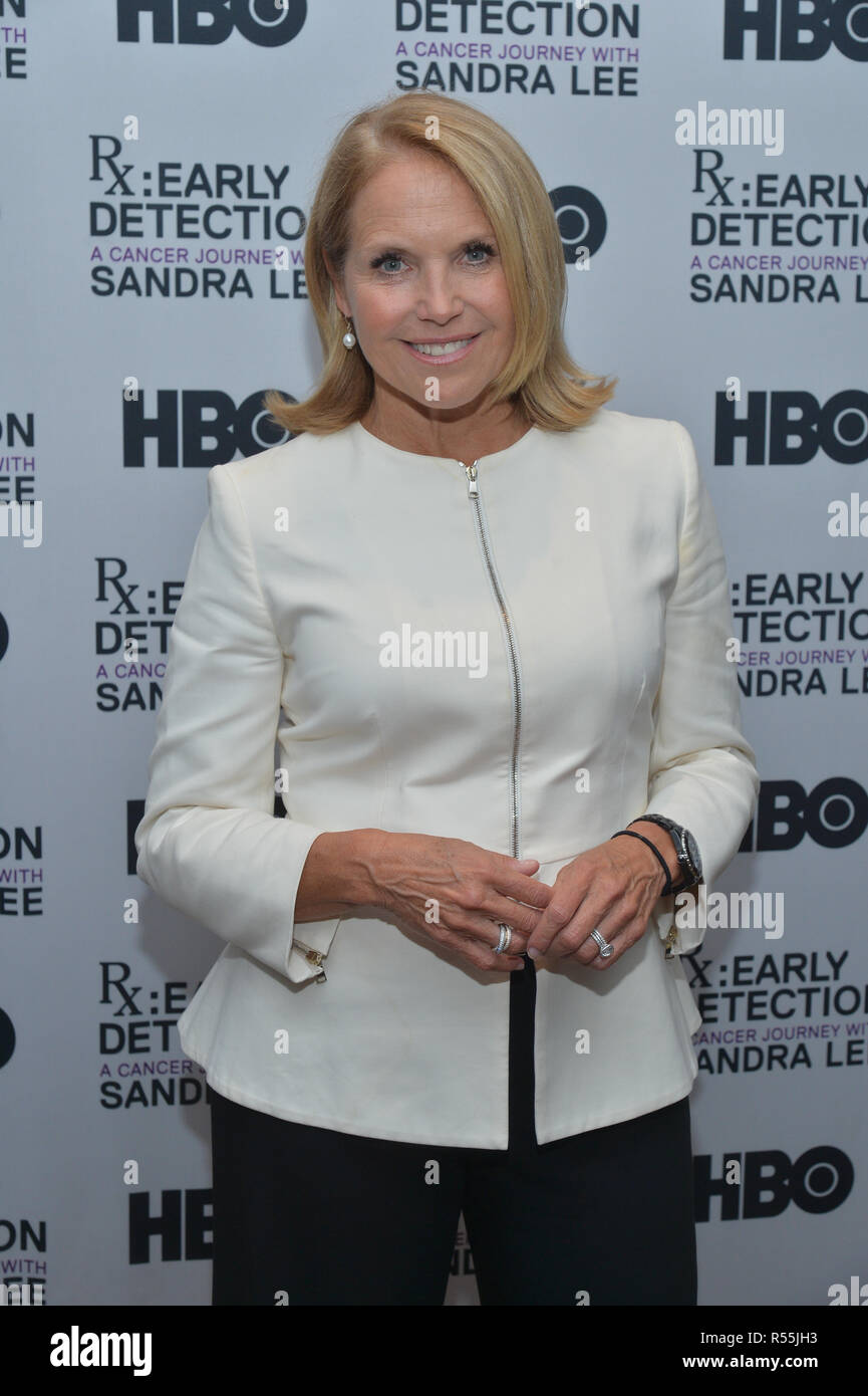 Katie Couric assiste "RX: rilevamento precoce di un cancro Viaggio con Sandra Lee" New York proiezione al Teatro di HBO il 2 ottobre, 2018 nella città di New York. Foto Stock