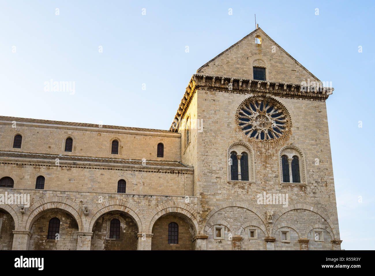 Dettaglio della Cattedrale di Trani, un grande esempio di romanico pugliese architettura, Puglia, Italia Foto Stock