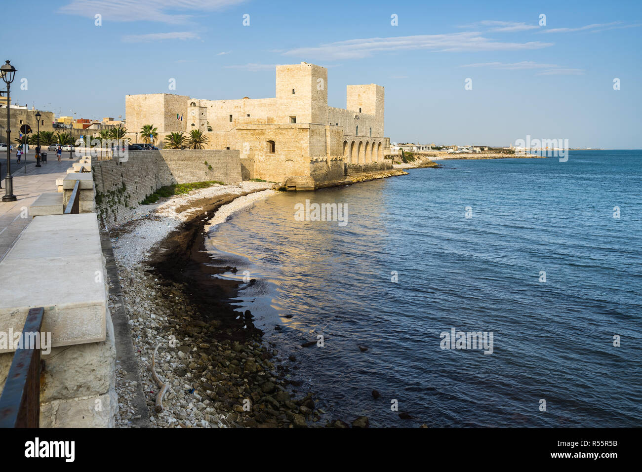 Castello di Trani, costruito nel XIII secolo sotto il regno di Federico II,  Puglia, Italia Foto stock - Alamy