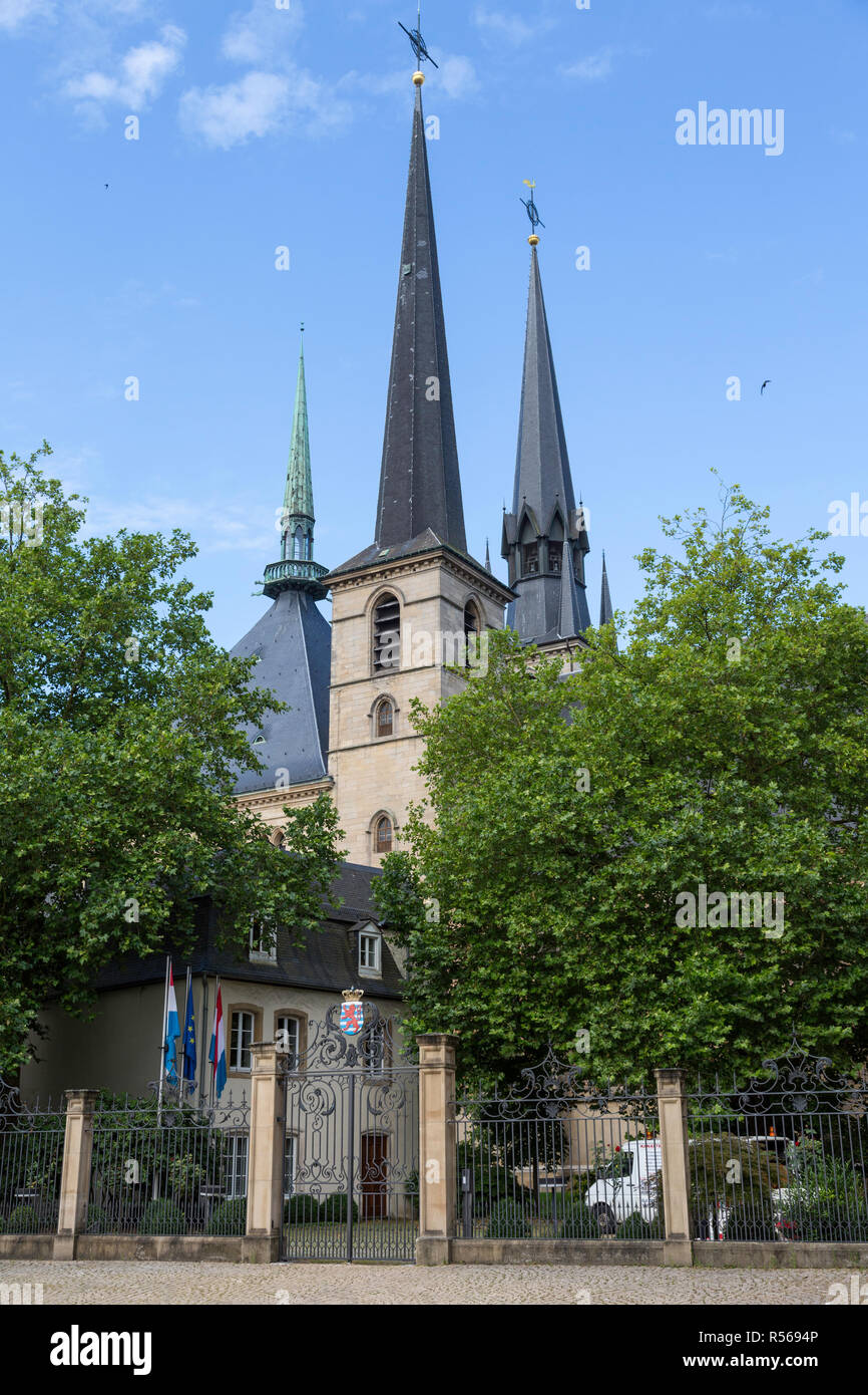 Città di Lussemburgo, Lussemburgo. Vista posteriore della cattedrale di Notre Dame. Foto Stock