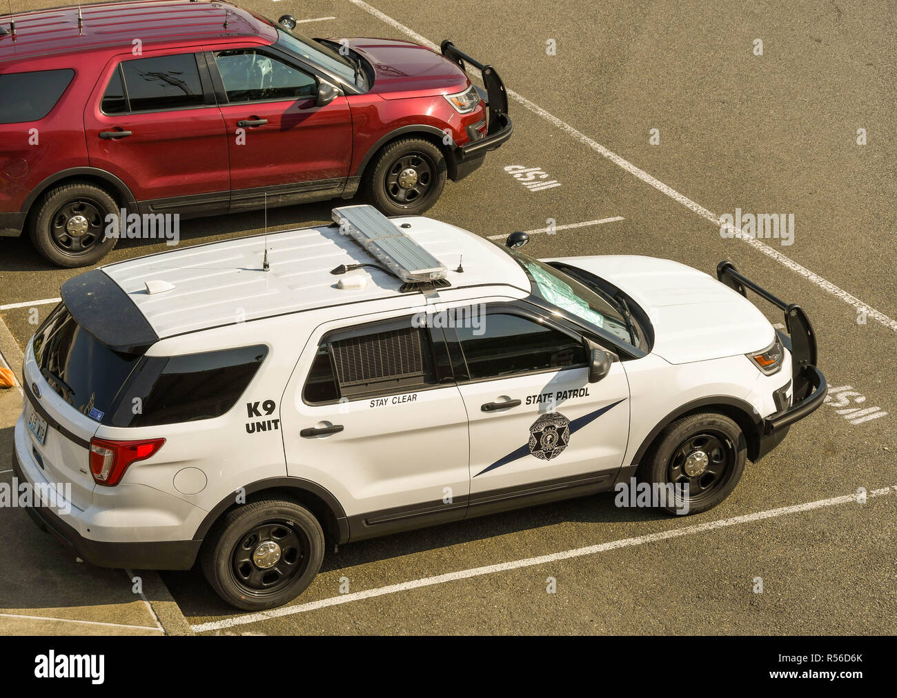 SEATTLE, WA, Stati Uniti d'America, - Giugno 2018: stato Patrol K9 pattuglia di unità di auto parcheggiate vicino al lungomare nel centro cittadino di Seattle. Foto Stock