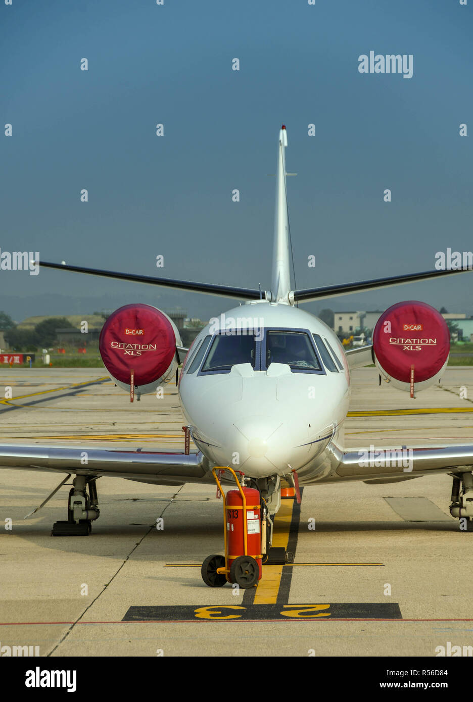 Cessna Citation private jet executive parcheggiato sul piazzale aeroporto di Verona, Italia Foto Stock