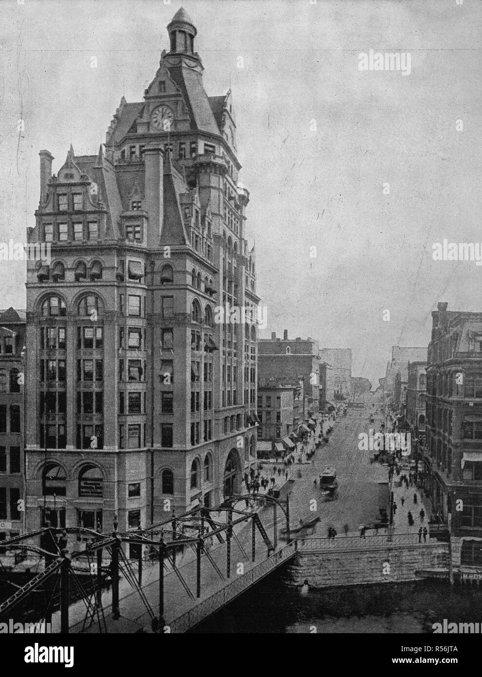 Edificio nel centro di Milwaukee, una città dello stato del Wisconsin, foto storiche 1890, Stati Uniti d'America Foto Stock