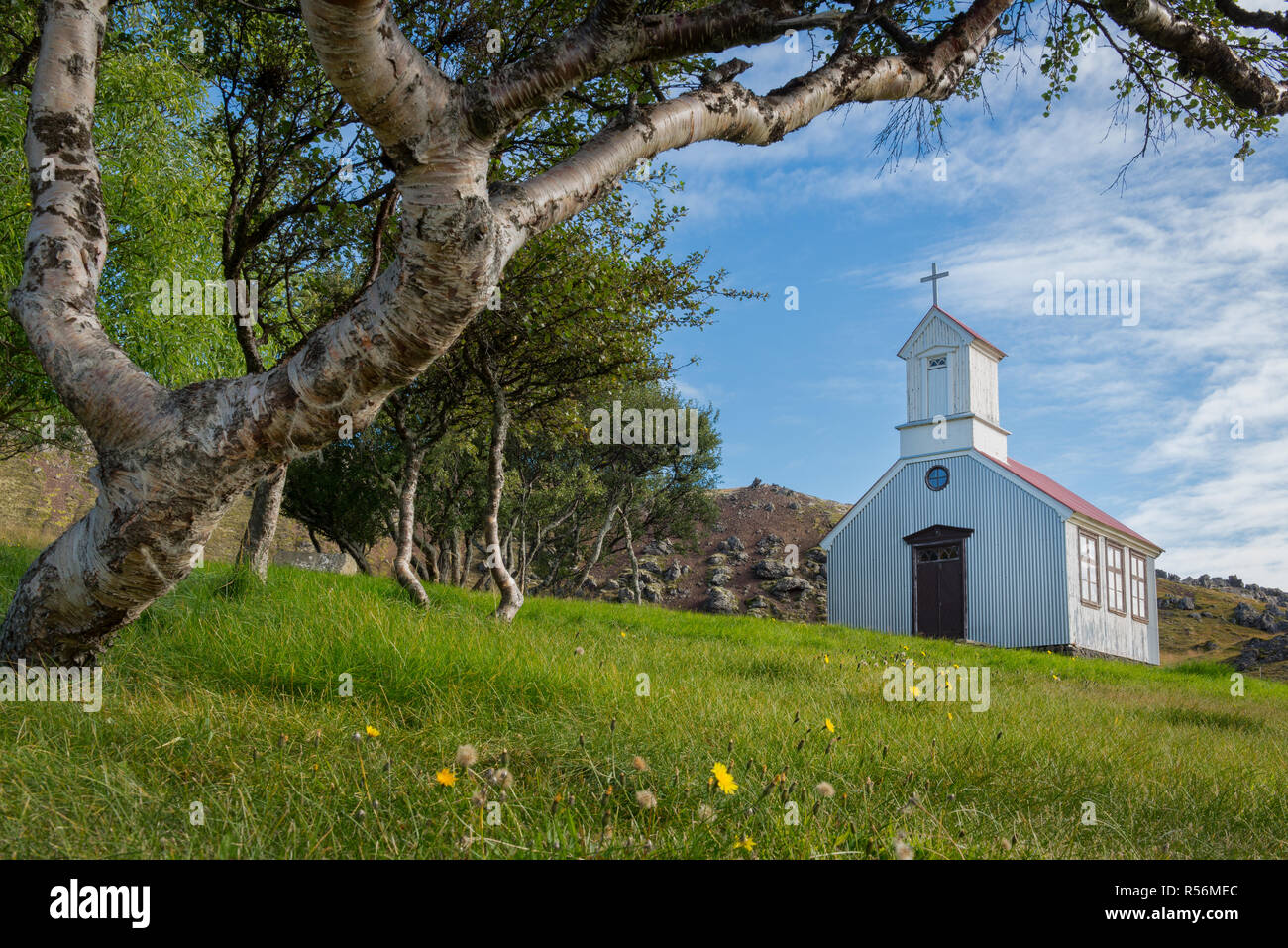 Vecchia chiesa di campagna in Ytri-Raudamelur, western Islanda Foto Stock