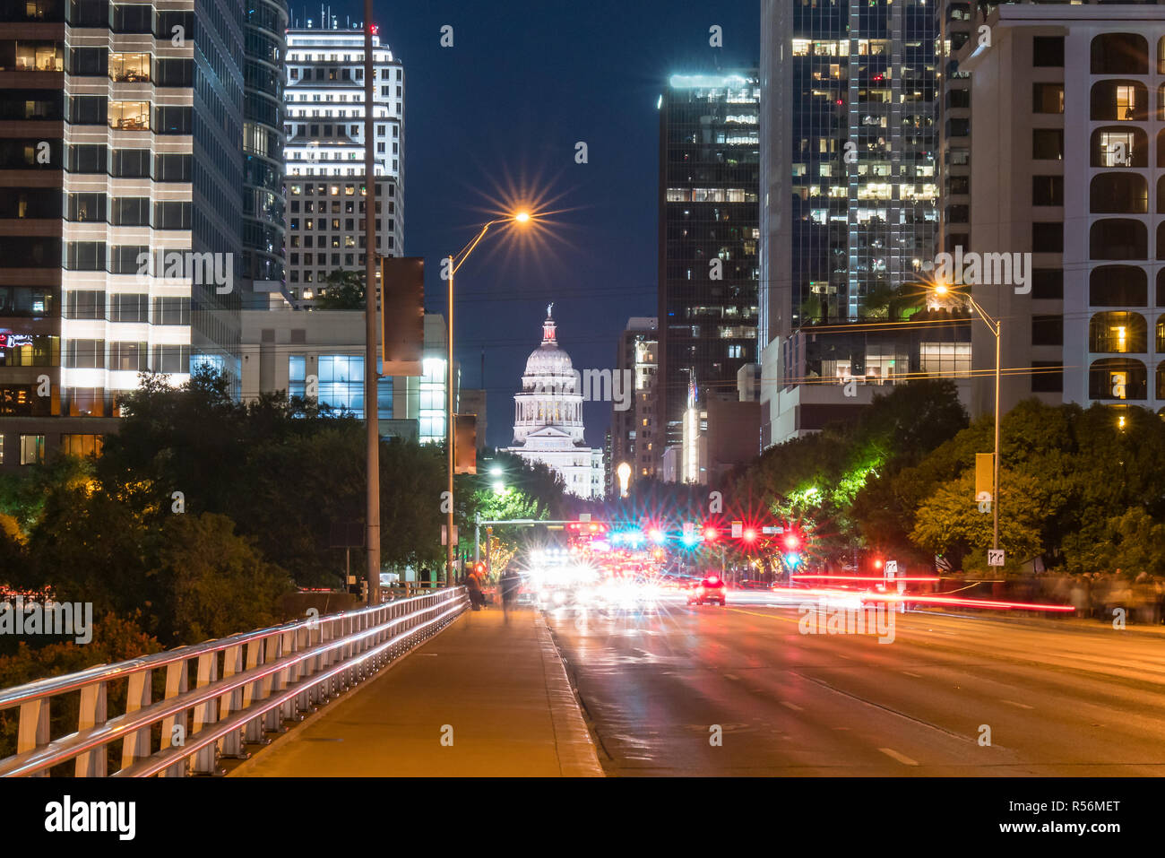 Austin, Texas Capitol Building dal Congress Avenue Bridge di notte Foto Stock