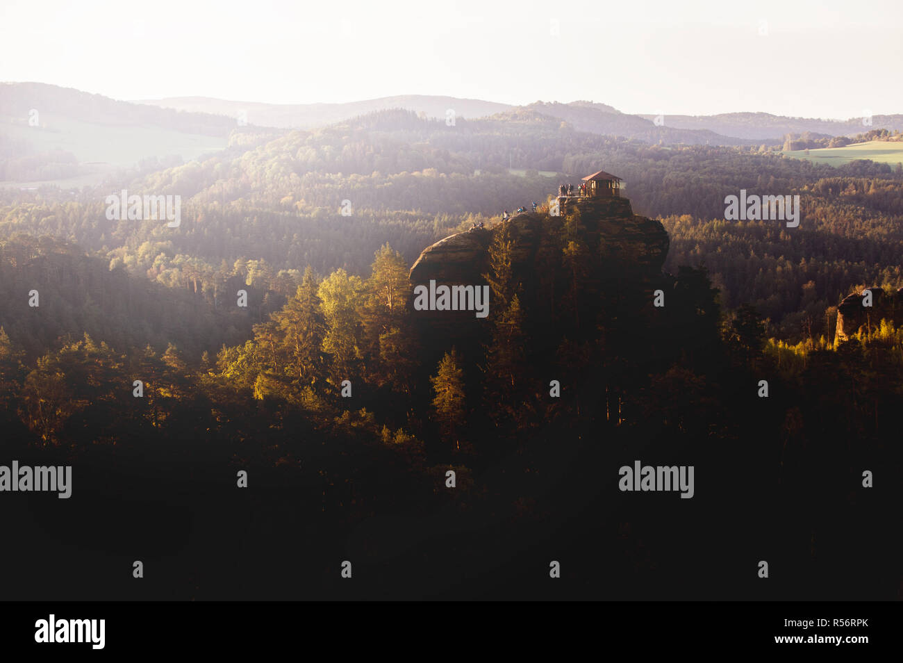 Vista della roccia Mariina di sunrise. Turistica di punto di vista significativo nella bohemian Schwitzerland National Park, Repubblica Ceca. Foto Stock