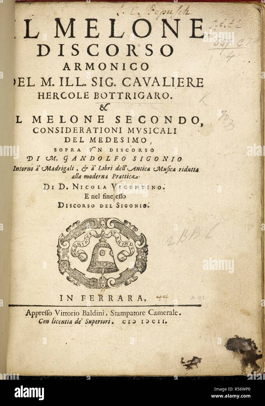 Pagina del titolo di "Il Melone. Discorso armonico...'. Il Melone. Discorso armonico ... & Il Melone secondo, considerationi musicali del medesimo, sopra onu discorso di M. Gandolfo Sigonio intorno aÌ€ madrigali, & aÌ€ libri dellâ€™antica musica ridutta alla moderna prattica di D. Nicola Vicentino. E nel bene esso discorso del Sigonio. Ferrara : V. Baldini, 1602. Fonte: 557*.c.18.(4), il titolo della pagina. Foto Stock