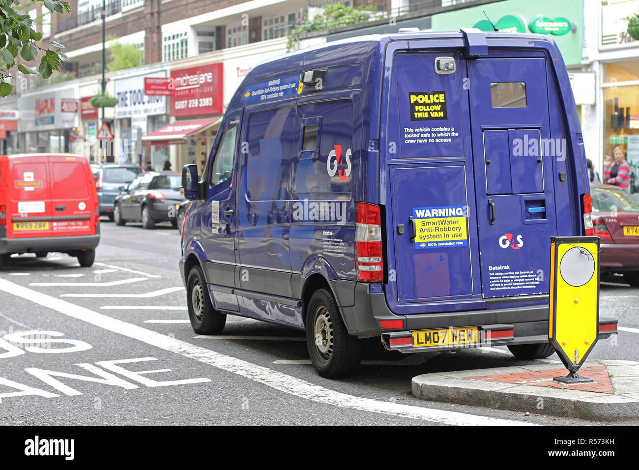 LONDON, Regno Unito - 9 ottobre 2010: Sicurezza Van per trasporto di denaro. Parket veicolo blindato nel centro di Londra, Inghilterra. Foto Stock