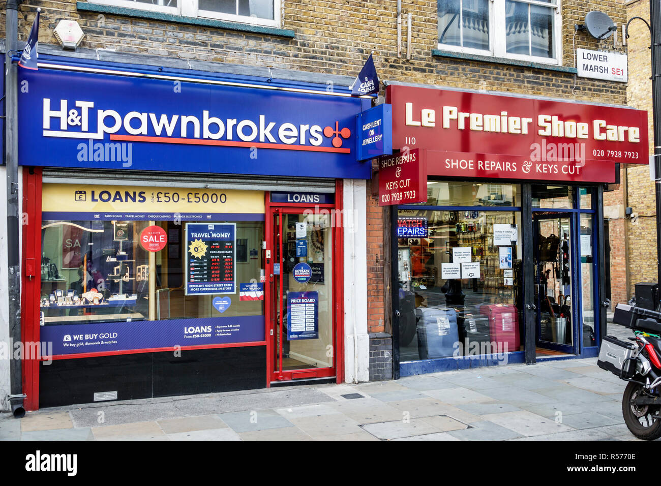 London England,UK,Lambeth South Bank,Lower Marsh,Neighborhood business,store,pawnbroker,riparazione scarpe,UK GB English Europe,UK180828126 Foto Stock