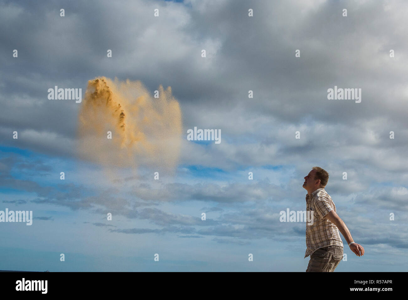 Turista tedesco in vacanza in spiaggia Foto Stock