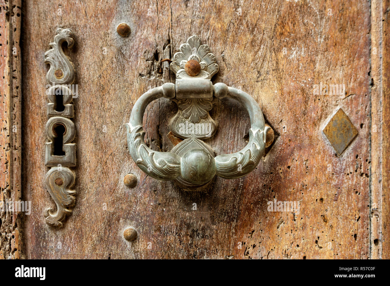 Antiquariato maniglia di porta di una porta anteriore in Francia Foto Stock