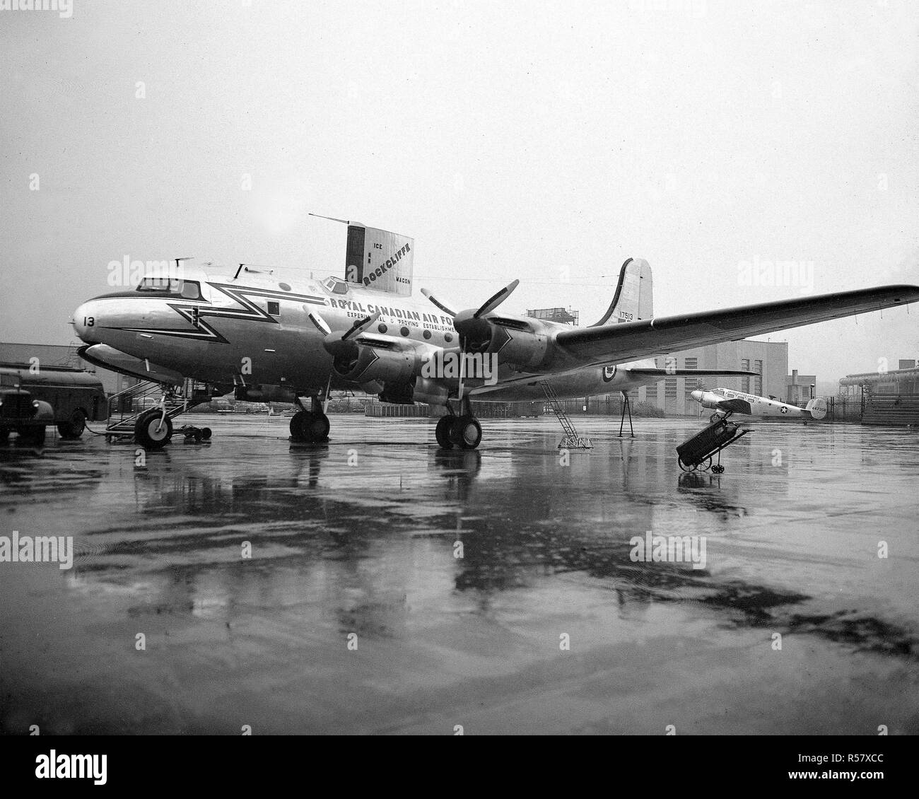Visitare il sito Web del consiglio nazionale da Toronto Canada RCAF Royal Canadian Air Force personale, il loro aereo ca. 1951 Foto Stock