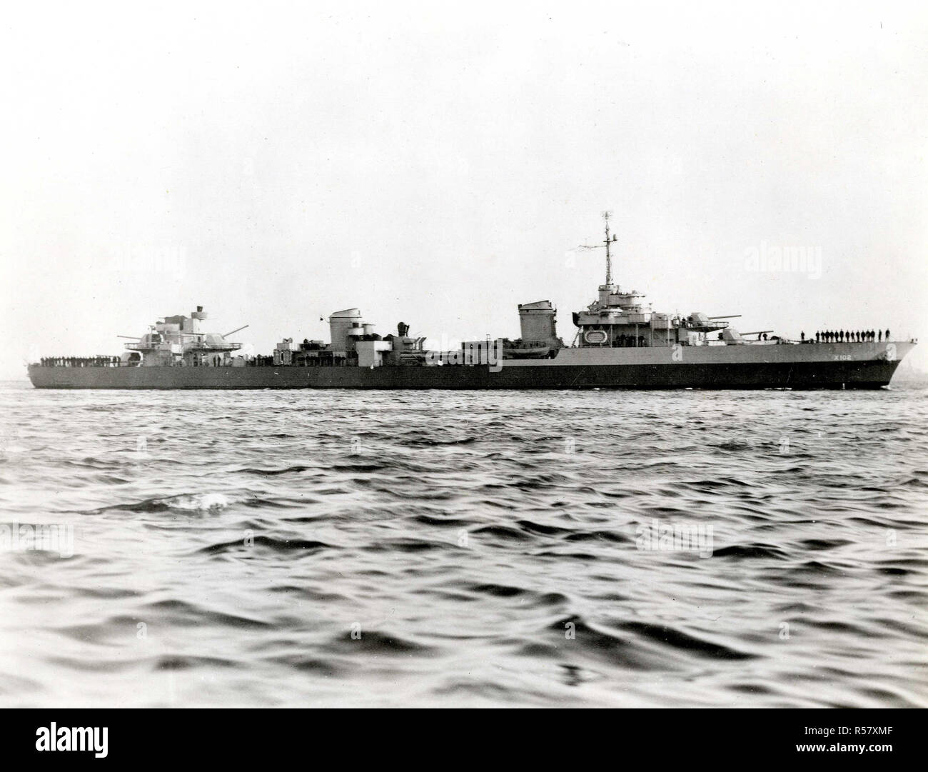 WW II Navi / II Guerra Mondiale navi - Questa fotografia mostra il  cacciatorpediniere francese S-102 Fantasque, che è stata revisionata in US  Naval bacino di carenaggio Foto stock - Alamy