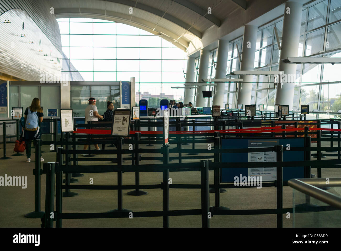 9 settembre 2017 San Jose/CA/USA - area del controllo di sicurezza a Norman Y. Mineta San Jose International Airport Foto Stock