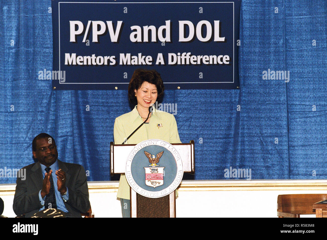 2002 - Il Segretario Elaine Chao visiti il tabernacolo del sud-est della chiesa battista Southeat in Washington, DC per il pubblico / privato Ventures Mentoring evento Foto Stock