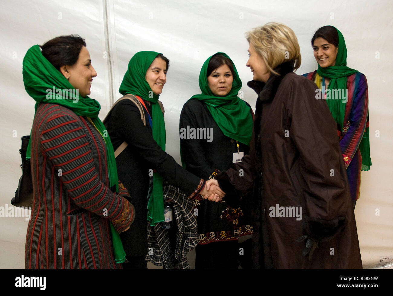 Stati Uniti Il segretario di Stato Hillary Rodham Clinton parla con le donne in Afghanistan a Londra la conferenza sull'Afghanistan, 28 gennaio 2010. Foto Stock