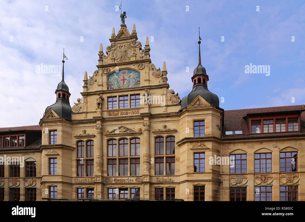 Lo storicismo in Freiburg im Breisgau - facciata della gewerbeschule Foto Stock
