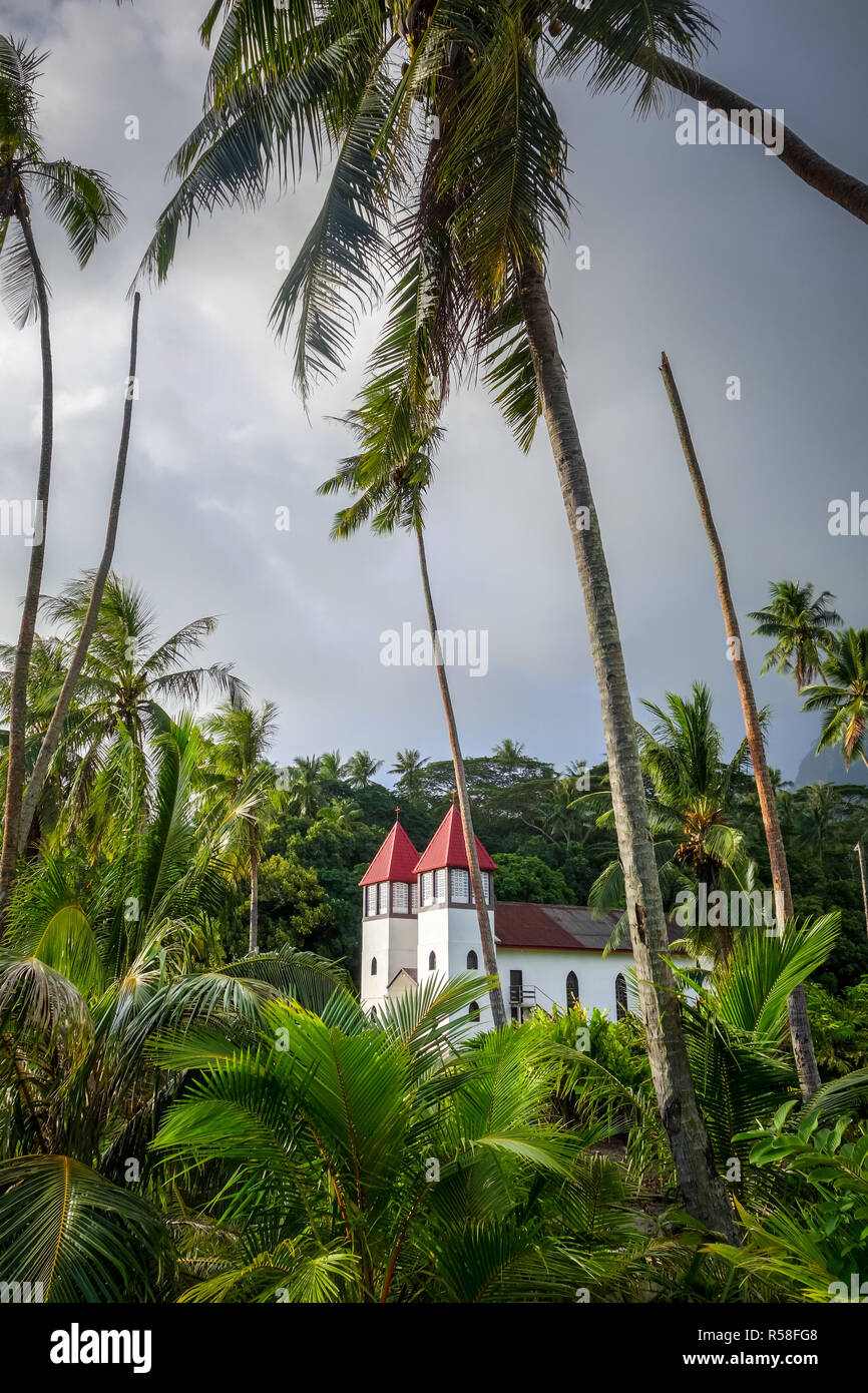 Haapiti chiesa nell'Isola di Moorea jungle, paesaggio Foto Stock