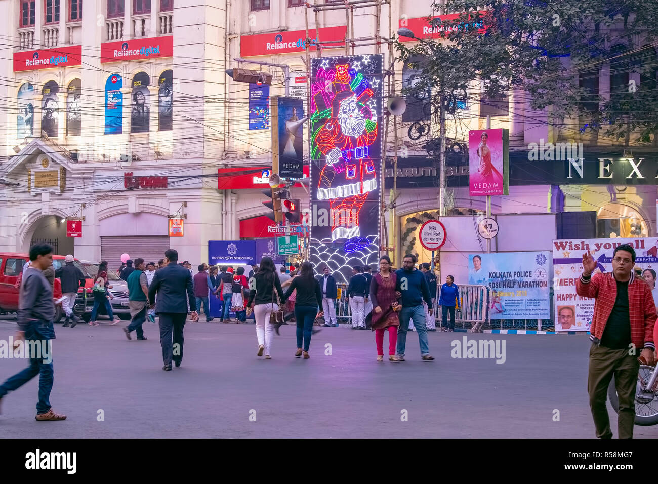 Natale,celebrazione,Park Street,attraversando,vicino luogo,Allen Park, Calcutta, India. Foto Stock