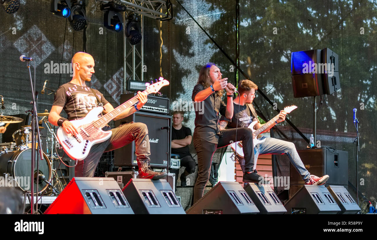 Jekabpils, Lettonia - 4 Agosto 2018: Italiano banda metallica Egosystema effettuando in corrispondenza di Metalshow Open Air Festival in Lettonia. Foto Stock