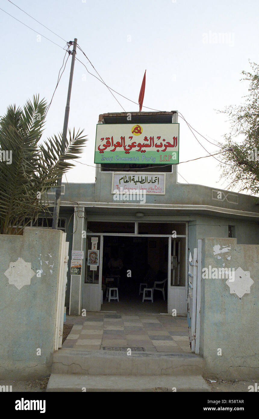 Il locale Partito Comunista Iracheno edificio in un Nassiriya, Iraq, durante l'Operazione Iraqi Freedom. Foto Stock
