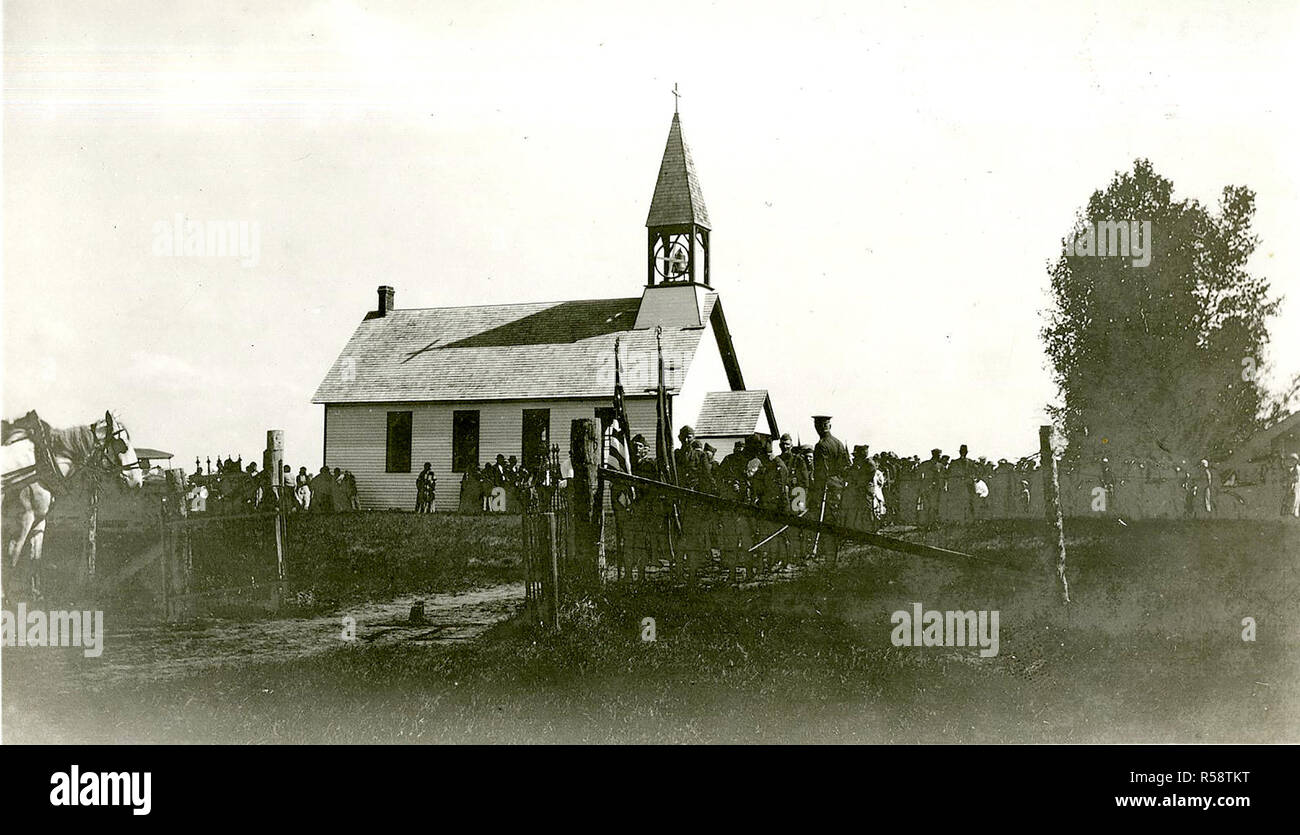 Cerimonia di fronte alla chiesa - Da Crow Creek Agency - prima del 1954 Foto Stock