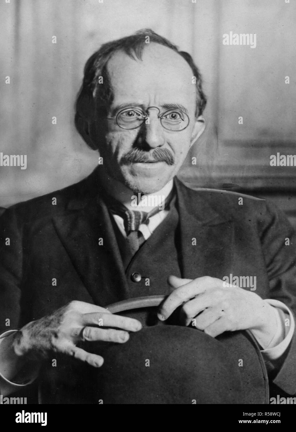 Philadelphia tedesco ufficiale della carta diventa carcere. Herman Lemke, business manager di Philadelphia Tageblatt, una lingua Tedesca giornale, che è stato condannato a una carica di violazione di spionaggio in atto è stato condannato a servire due anni nel penitenziario di Atlanta. Egli è stato rilasciato su su cauzione di 10.000 dollari in attesa di un appello per gli Stati Uniti La Corte suprema. Foto Stock