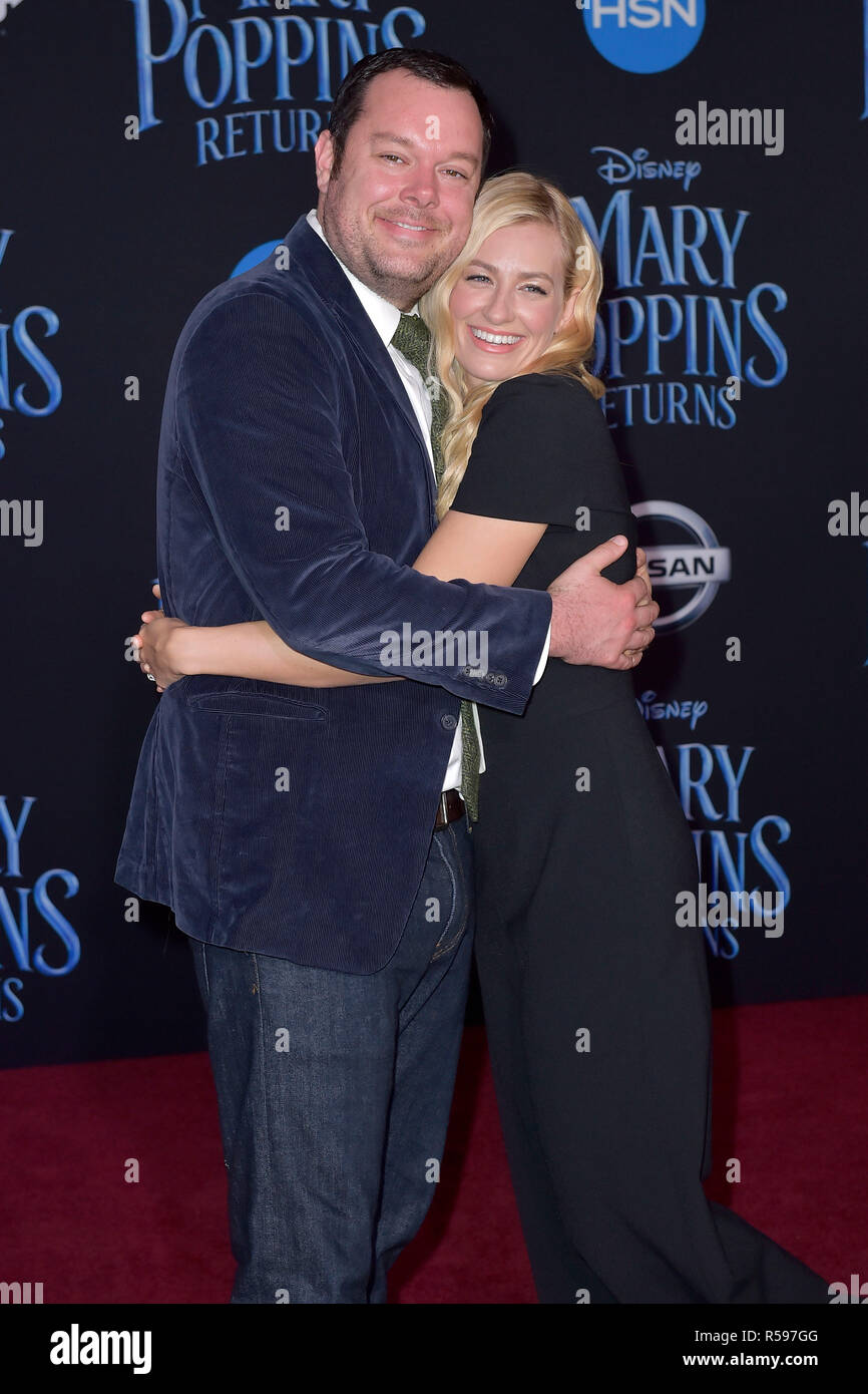 Los Angeles, Stati Uniti d'America. 29 Nov, 2018. Michael Gladis e sua moglie Beth Behrs partecipando alla premiere di Disney's 'Mary Poppins restituisce' a El Capitan theater su Novembre 29, 2018 a Los Angeles, California. Credito: Geisler-Fotopress GmbH/Alamy Live News Foto Stock