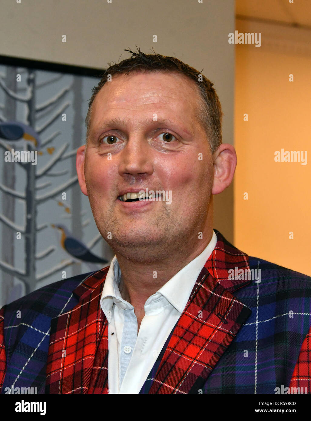 Londra, Regno Unito. 30 Novembre, 2018. Doddie Weir, ex Scottish Rugby Union player firma le copie della sua autobiografia Il mio nome e' 5 Doddie, a Waterstones Leadenhall MarketDoddie Weir, ex Scottish Rugby Union player firma le copie della sua autobiografia Il mio nome e' 5 Doddie, a Waterstones Leadenhall MarketDoddie Weir, ex Scottish Rugby Union player firma le copie della sua autobiografia Il mio nome e' 5 Doddie, a Waterstones mercato Leadenhall Credito: Nils Jorgensen/Alamy Live News Foto Stock