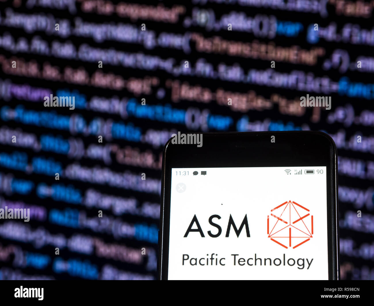 Novembre 30, 2018 - Kiev, Ucraina - ASM Pacific Technology Limited Company logo che si vede visualizzato sul telefono intelligente. (Credito Immagine: © Igor Golovniov/SOPA immagini via ZUMA filo) Foto Stock