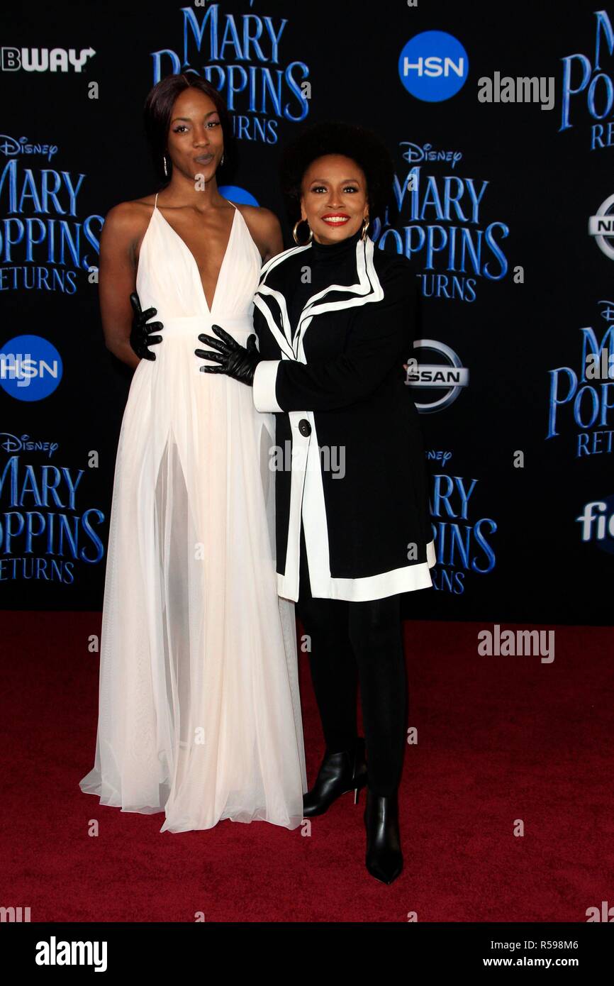 Charmaine Lewis, Jenifer Lewis presso gli arrivi per Mary Poppins ritorna Premiere, Dolby Theatre, Los Angeles, CA Novembre 29, 2018. Foto di: Priscilla concedere/Everett Collection Foto Stock